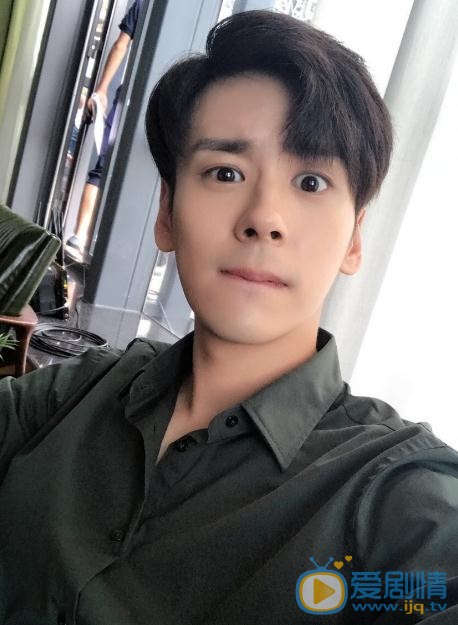 路從今夜白魏子健是誰演的？路從今夜白魏子健扮演者魏哲鳴個人資料、寫真及生活照欣賞