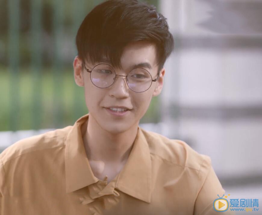 我只喜歡你言默的大學舍友周照是由誰飾演的？