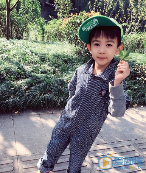 我的體育老師馬瑙是誰演的？馬瑙扮演者劉煜宸個人資料、寫真及生活照欣賞