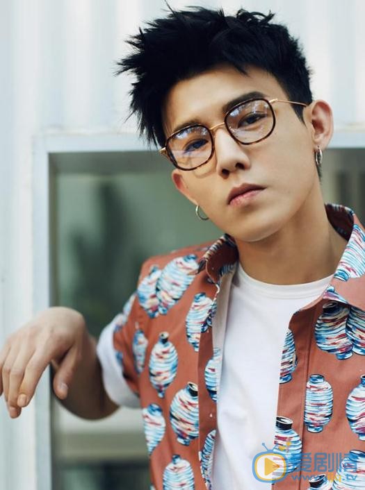 鳳囚凰何戢是誰演的？鳳囚凰何戢扮演者朱戩個人資料、寫真及生活照欣賞