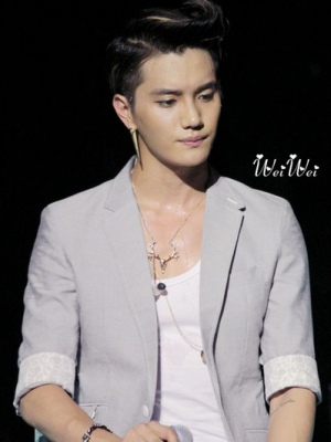 金恩聖個人資料簡介_金恩聖圖片寫真_生活照_家庭背景明星庫劇情網