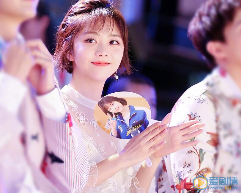 浪花一朵朵開發布會  譚松韻熊梓淇上演花式泳姿