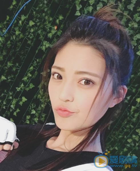 老男孩費文麗是誰演的？費文麗扮演者王妍之個人資料、寫真及生活照欣賞