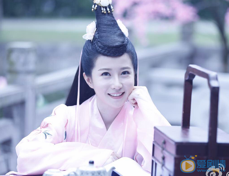 周奕彤《瘋狂天后》劇照 《瘋狂天后》劇情介紹 周奕彤個人資料簡介