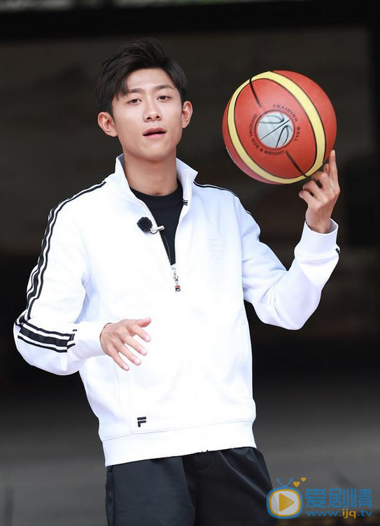 張一山父母是乾什麼的？張一山家庭背景介紹