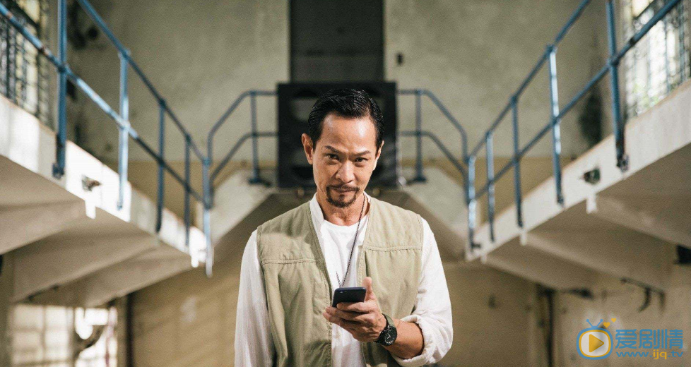 《鐵探》Bingo為什麼要留在營長身邊？他最後會不會被營長殺死？