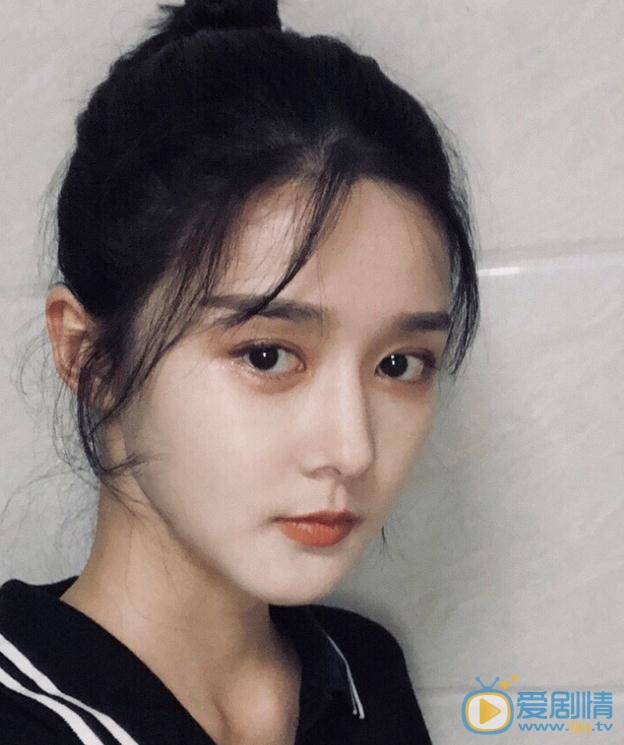 一千零一夜思思是誰演的？思思扮演者余籽璇個人資料、寫真及生活照欣賞