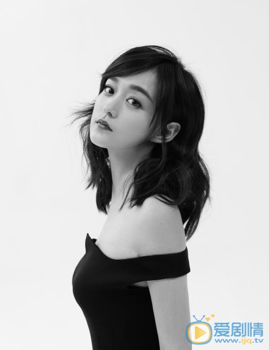 愛情進化論邢清清是誰演的？邢清清扮演者何泓姍個人資料、寫真及生活照欣賞
