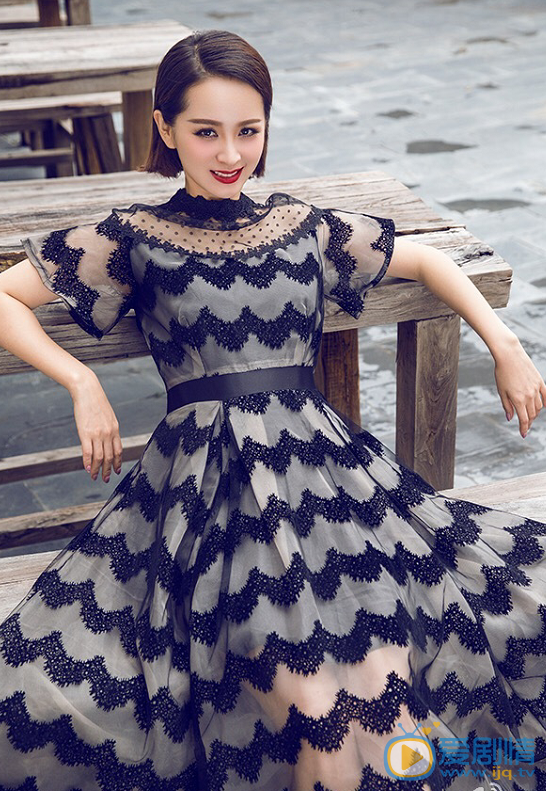 孤芳不自賞張貴妃是誰演的？張貴妃扮演者鄧莎個人資料簡介