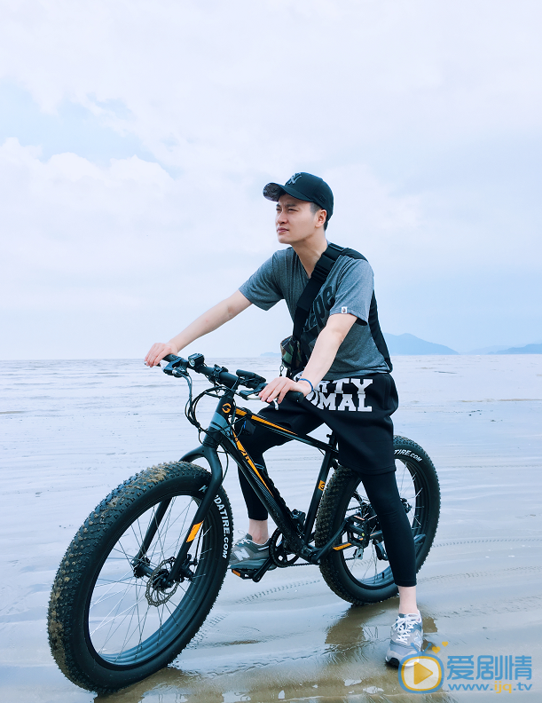  歡樂頌2曲連傑是誰演的？曲連傑扮演者郭曉然個人資料生活照欣賞