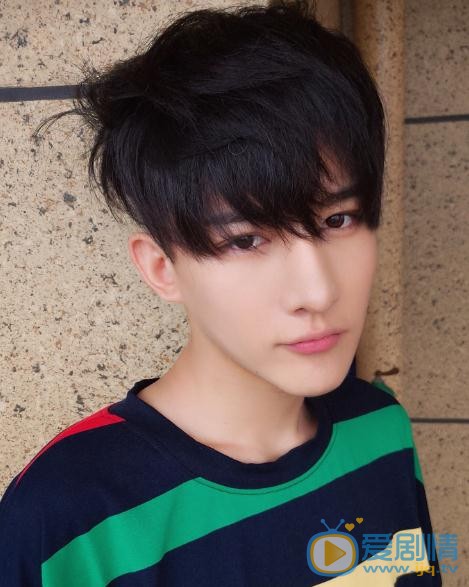 鳳囚凰柳色是誰演的？鳳囚凰柳色扮演者盧卓個人資料、寫真及生活照欣賞