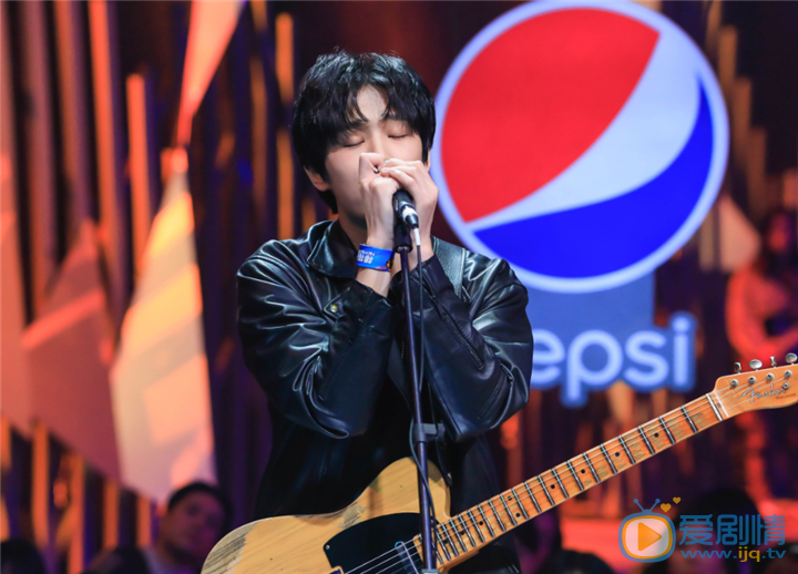 李長庚個人資料簡介 李長庚演藝經歷 李長庚舞台演唱照