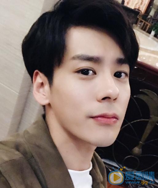 路從今夜白魏子健是誰演的？路從今夜白魏子健扮演者魏哲鳴個人資料、寫真及生活照欣賞