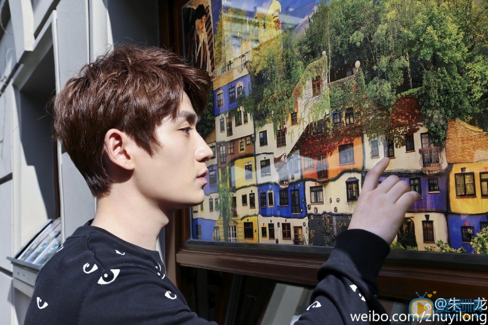 花謝花飛花滿天花無謝是誰演的？花無謝扮演者朱一龍個人資料及生活寫真照欣賞