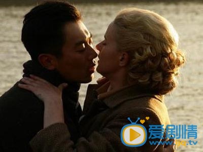 朱亞文吻戲床戲照