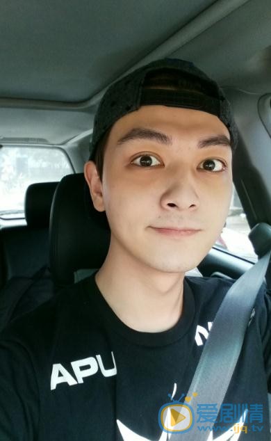 柒個我白向榮是誰演的？柒個我白向榮扮演者張曉謙個人資料、寫真及生活照欣賞