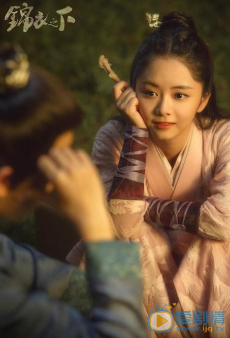 錦衣之下曝劇照 譚松韻深情凝視任嘉倫甜煞眾人