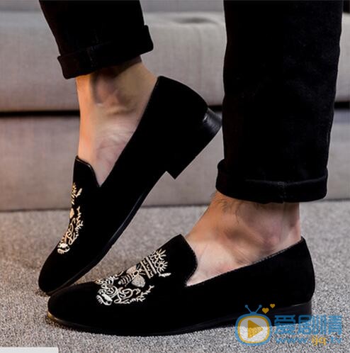  我的前半生賀涵靳東穿的小花鞋是什麼牌子？靳東穿的小花鞋多少錢？小花鞋同款介紹