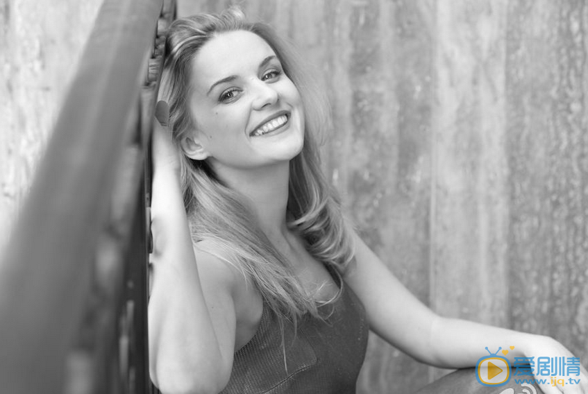 麻辣變形計鐵血女教官柳莎是誰扮演的？柳莎扮演者伊莉莎個人資料及寫真生活照介紹