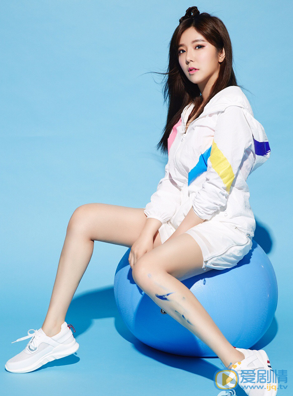 繁星四月李寶英是誰演的？李寶英扮演者趙奕歡個人資料生活私照欣賞