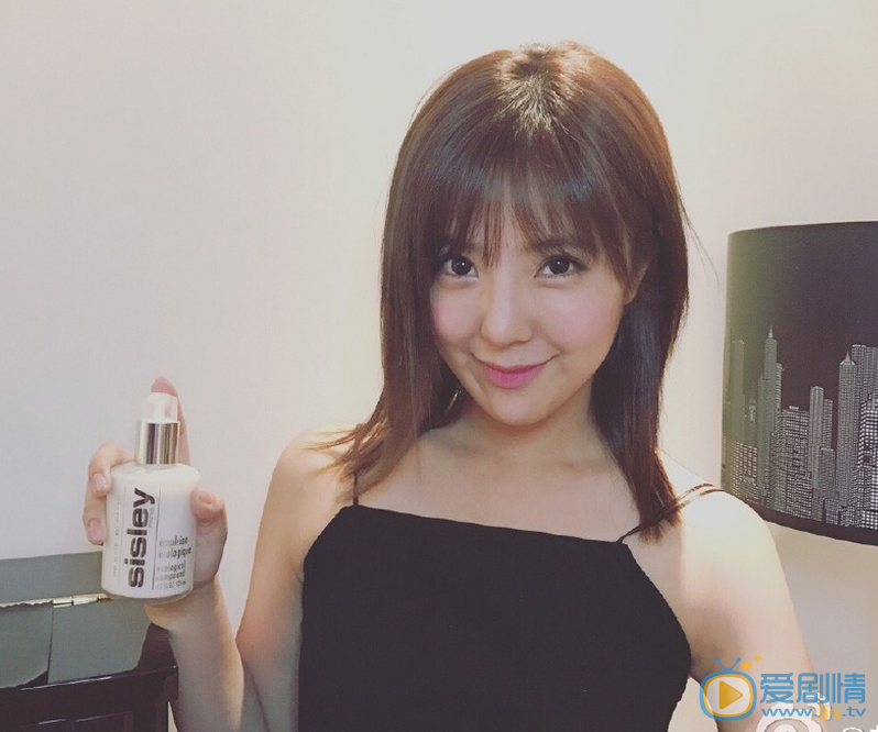 繁星四月李寶英是誰演的？李寶英扮演者趙奕歡個人資料生活私照欣賞