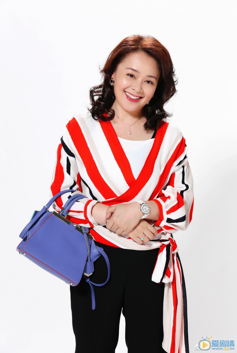 戀愛先生羅玥的母親劉珍珍是誰扮演的？羅玥的母親劉珍珍扮演者崔奕個人資料、寫真及生活照欣賞