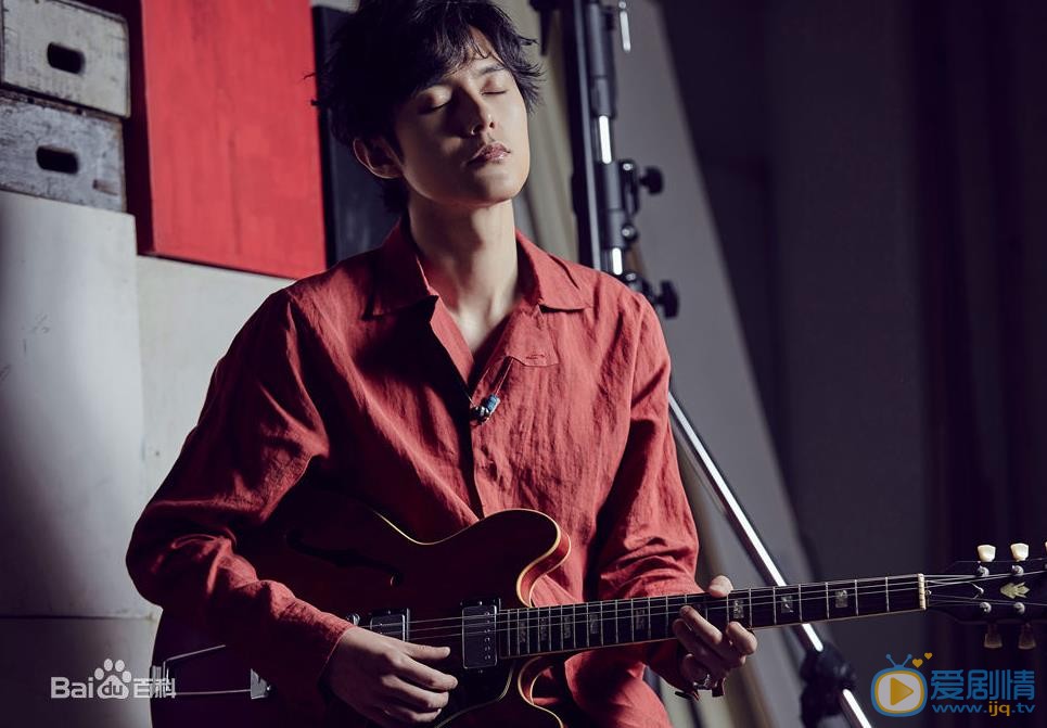 複合大師餘光扮演者張超寫真生活照