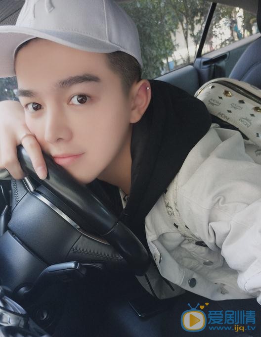 雙世寵妃墨靖軒是誰演的？雙世寵妃墨靖軒扮演者王浩歌個人資料、寫真及生活照欣賞