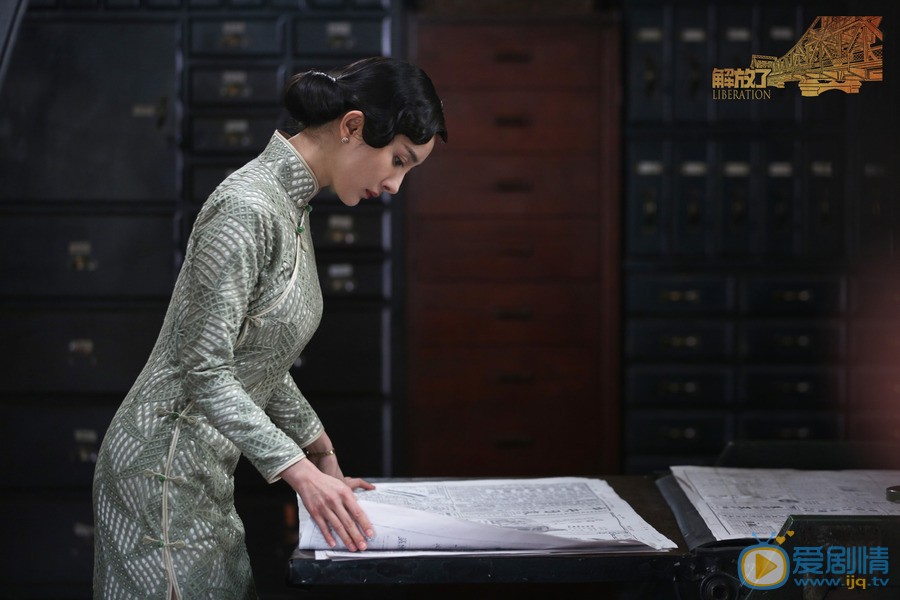 電影《解放了》造型首曝光 楊冪旗袍裝獲贊連連