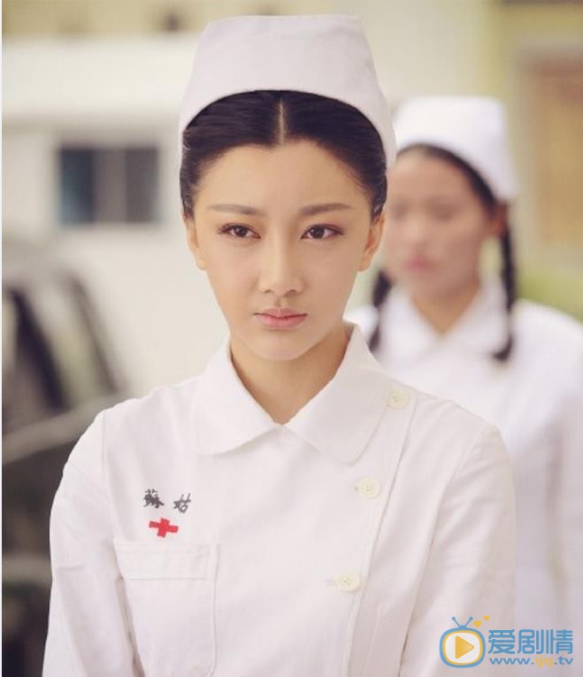 《我的愛情撞上了戰爭》吳春燕變身白衣天使