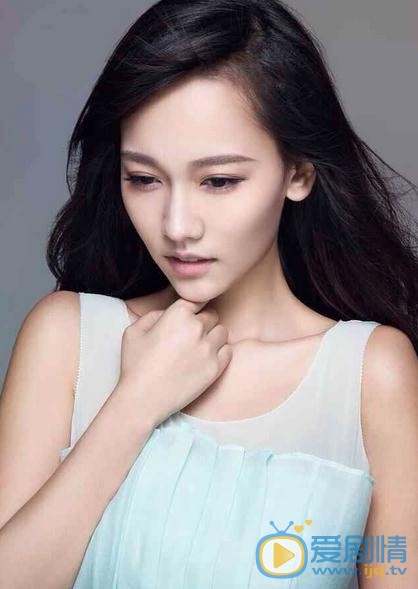 美人為餡辛佳是誰扮演的？辛佳扮演者孫驍驍個人資料、寫真及生活照欣賞