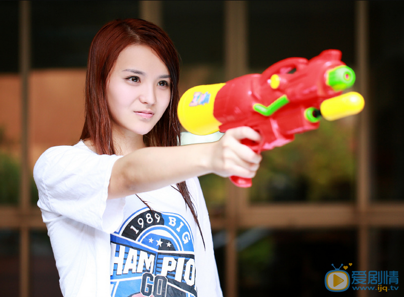  繁星四月閔四月是誰演的？閔四月扮演者左航個人資料及寫真生活照欣賞