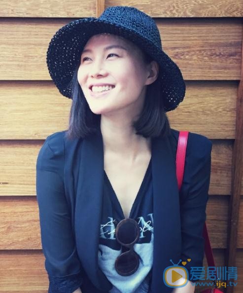 花兒與遠方二曼是誰演的?花兒與遠方二曼扮演者黃薇個人資料、寫真及生活照欣賞