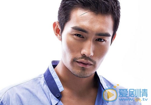 鳳弈嚴正的扮演者是誰？劇中的他是一個怎樣的人？