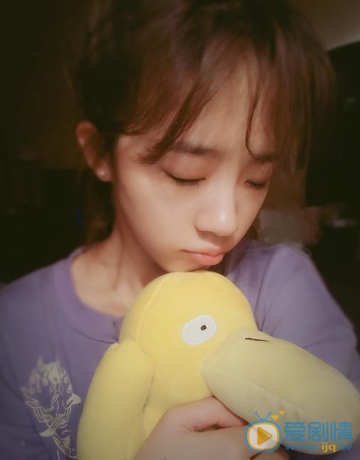 我才不會被女孩子欺負呢任小芹是誰演的？任小芹扮演者盧洋洋個人資料、寫真及生活照欣賞