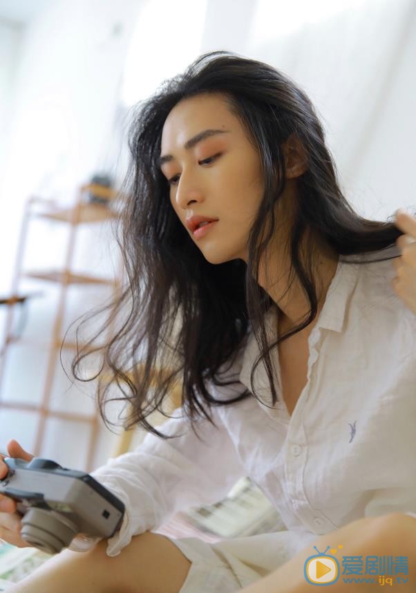 橙紅年代衛子阡是誰演的？衛子阡扮演者胡瀟靈個人資料、寫真及生活照欣賞