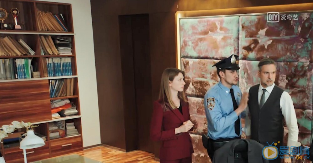 反恐特戰隊之天狼恐怖分子入侵電腦 威脅戴維克部長