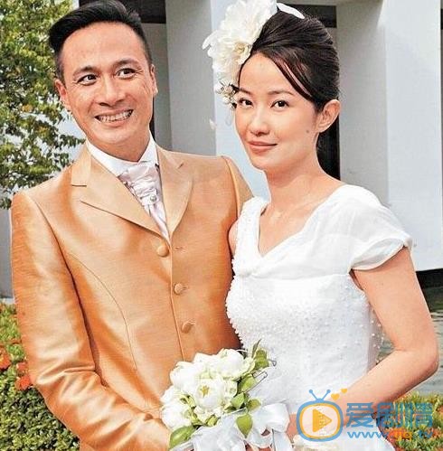 吳鎮宇個人資料簡介 吳鎮宇和老婆王麗萍結婚照