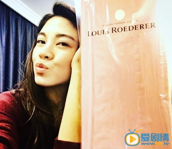 劉海戲金蟾莫彤扮演者廖碧兒寫真及生活照欣賞