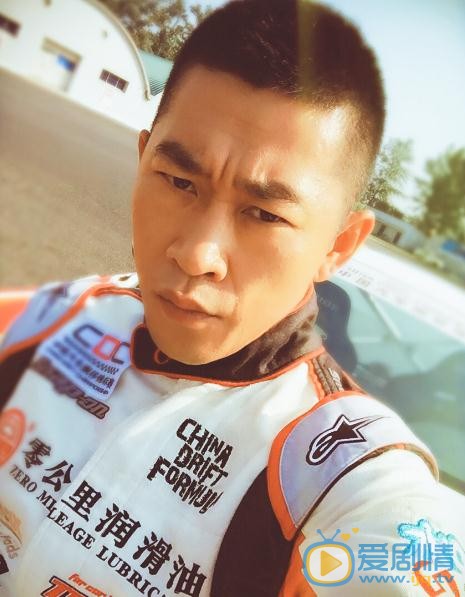 我的體育老師韓金龍是誰演的？韓金龍扮演者周岩個人資料、寫真及生活照欣賞