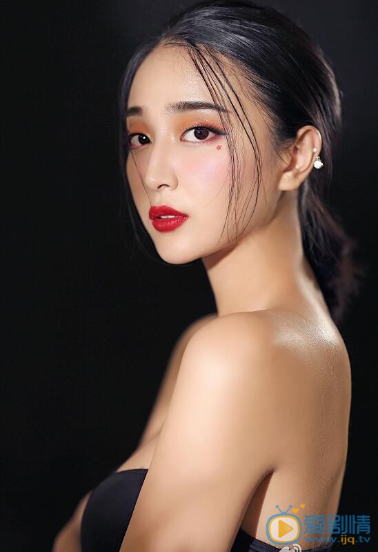 殷葉子個人資料簡介 殷葉子圖片寫真照 殷葉子個人經歷及家庭背景介紹