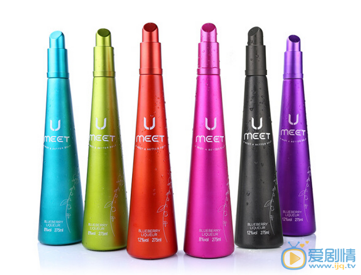  歡樂頌2第20集小包總請五美吃飯喝的是什麼酒？黑色紅色高瓶酒是什麼牌子？多少錢？