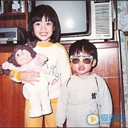 容祖兒個人資料簡介 容祖兒家庭背景 容祖兒小時候和弟弟合照