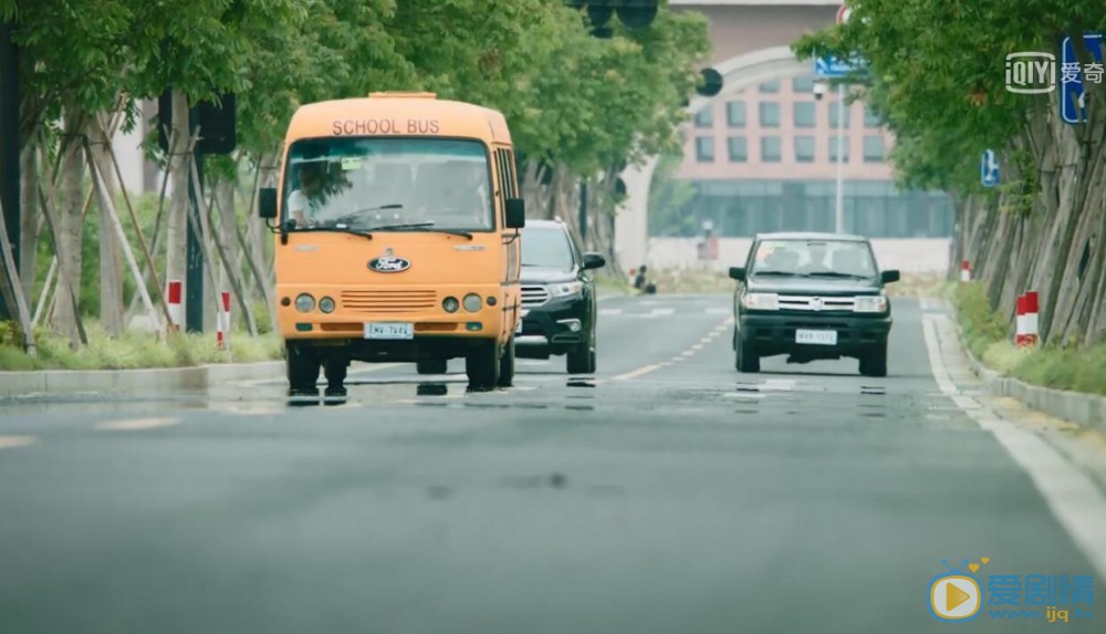 反恐特戰隊之天狼班猜為什麼要劫走校車？
