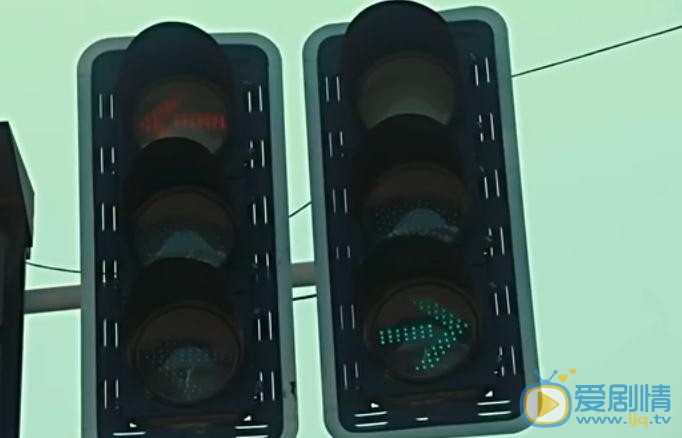 美人為餡白錦曦為什麼選擇救周小篆？