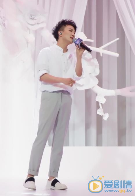 周深個人資料簡介  周深家庭演藝經歷