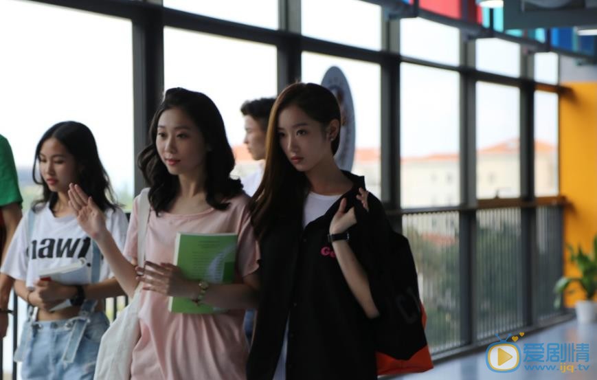 張熠個人資料簡介 張熠參演網劇《我和兩個ta》劇照