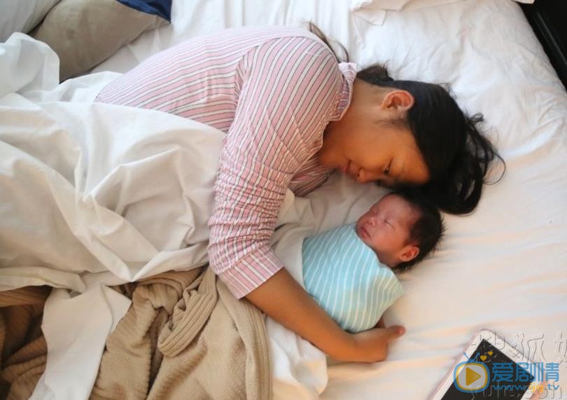 王學兵現任老婆張璇和剛出生的兒子