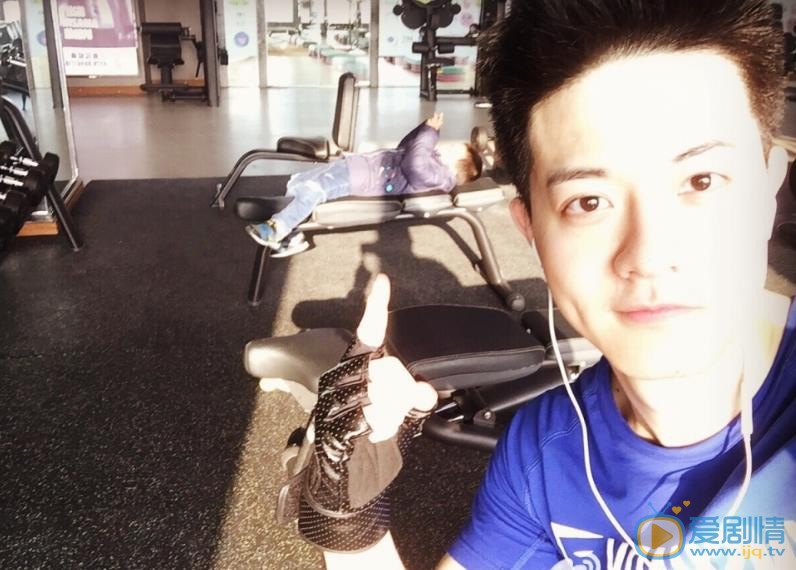 王子咖啡店陳海深扮演者裴立言生活照欣賞