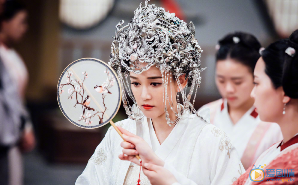 伽羅和女兒離心,麗華為什麼不想父親當皇帝?